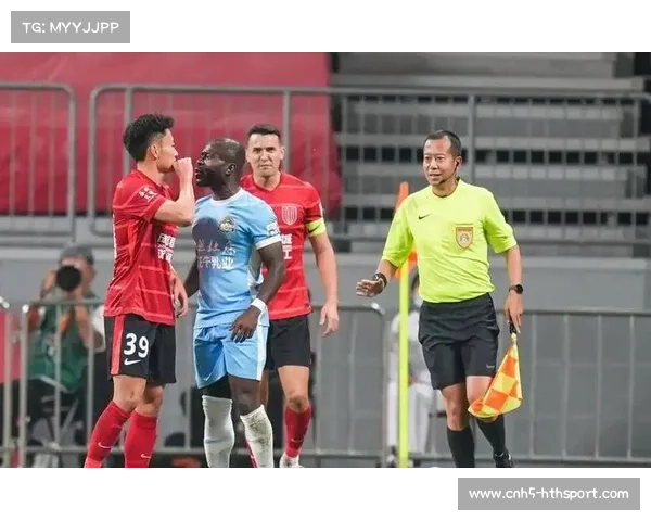 成都赛区因球迷种族歧视行为被罚款50万元并部分空场