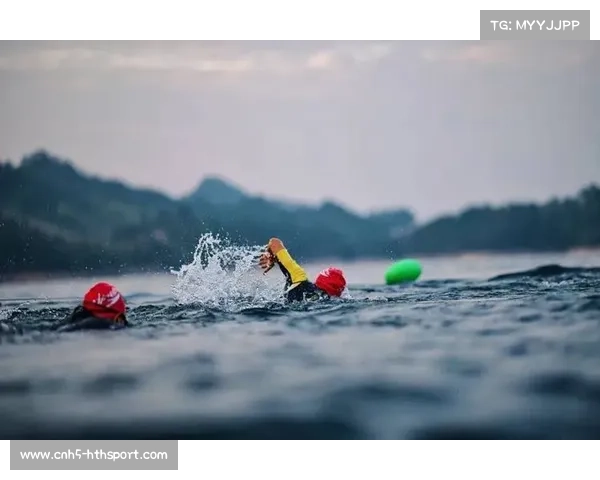 千岛湖冬泳赛挑战者跃入14℃冷水，千名选手竞逐千米赛道